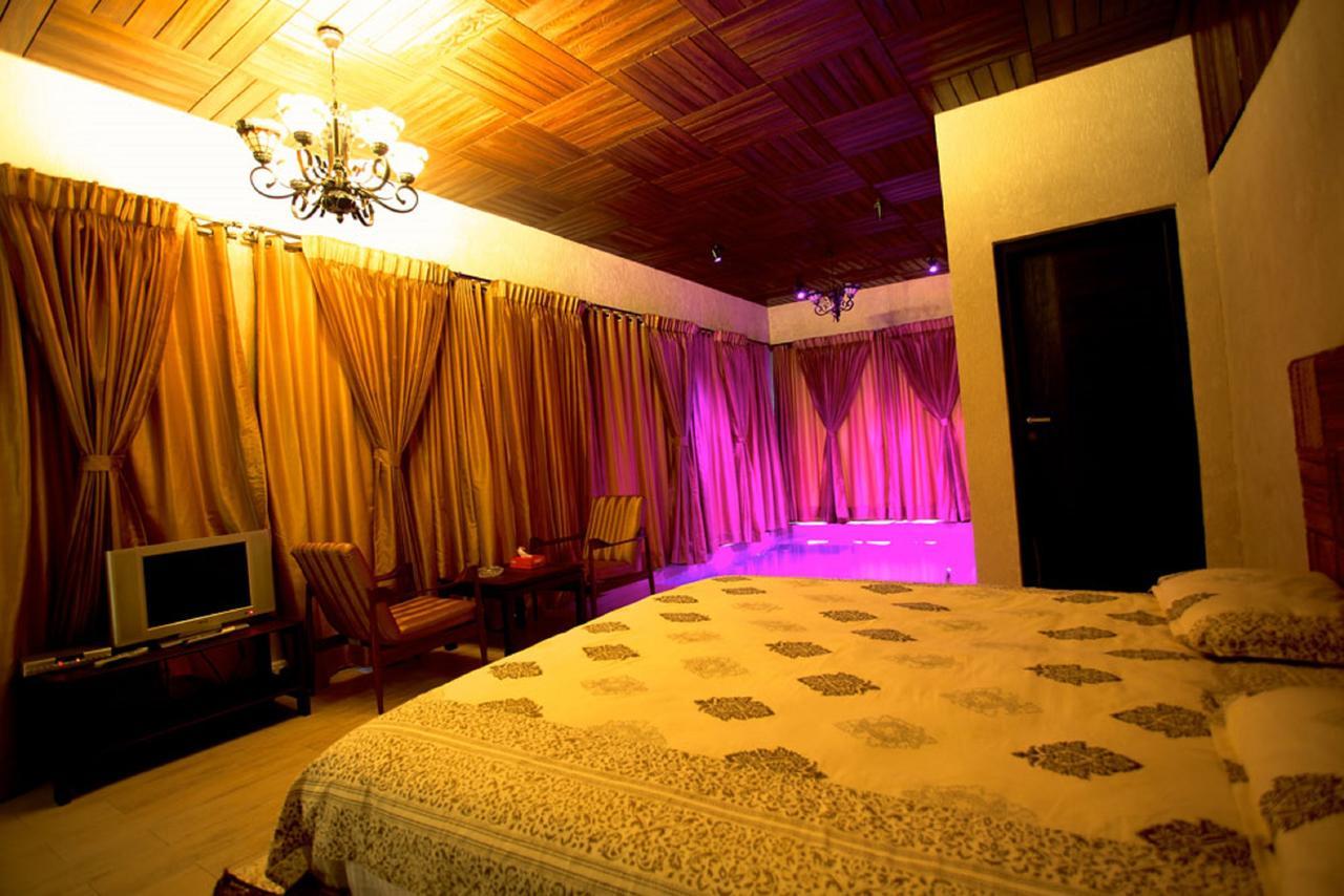 Kino Lakeside Chalet Hotel Lonavala Kültér fotó